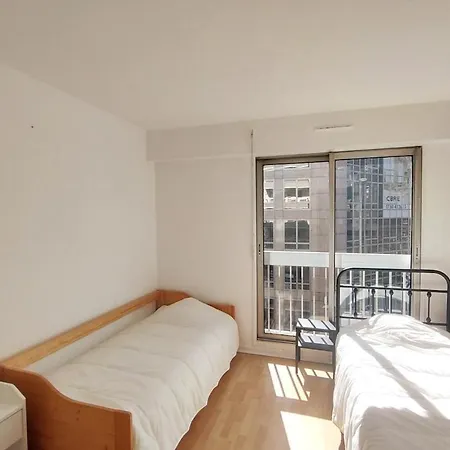 Cosy 2br La Defense, 10min Walk Metro Lägenhet Courbevoie