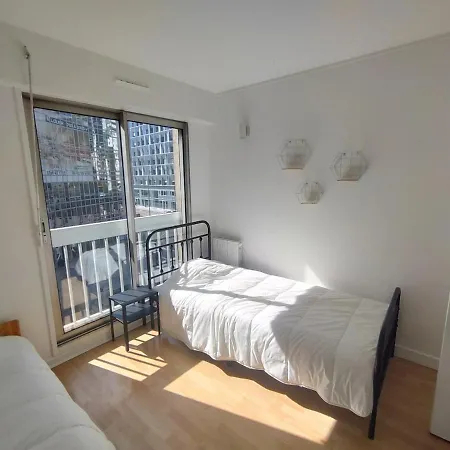 Cosy 2br La Defense, 10min Walk Metro