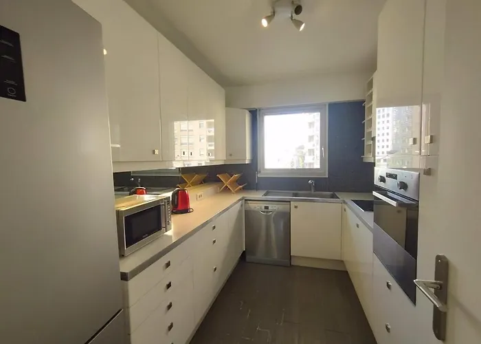 Cosy 2br La Defense, 10min Walk Metro Lägenhet Courbevoie