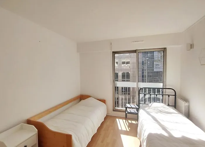 Cosy 2br La Defense, 10min Walk Metro Lägenhet Courbevoie