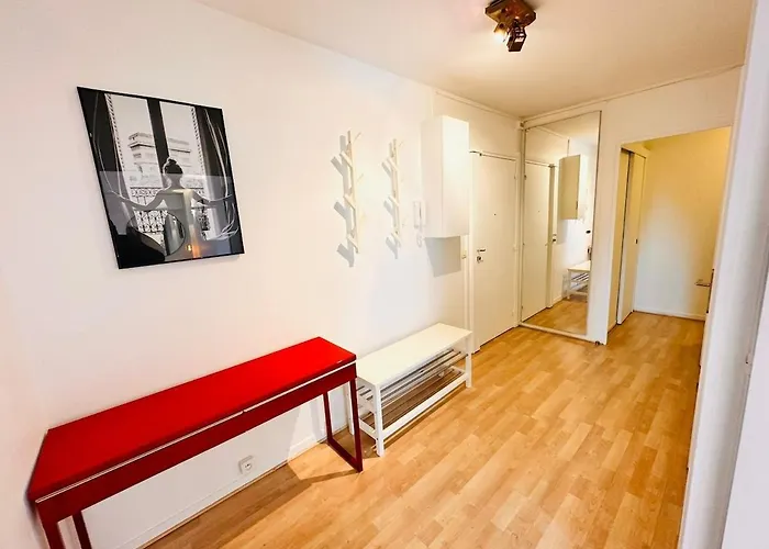 Lägenhet Cosy 2br La Defense, 10min Walk Metro Courbevoie