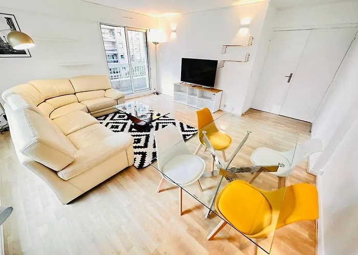 Cosy 2br La Defense, 10min Walk Metro Lägenhet