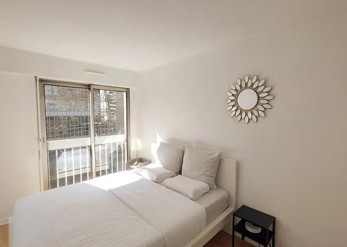 Cosy 2br La Defense, 10min Walk Metro Lägenhet *