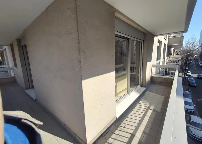 Cosy 2br La Defense, 10min Walk Metro Lägenhet Courbevoie