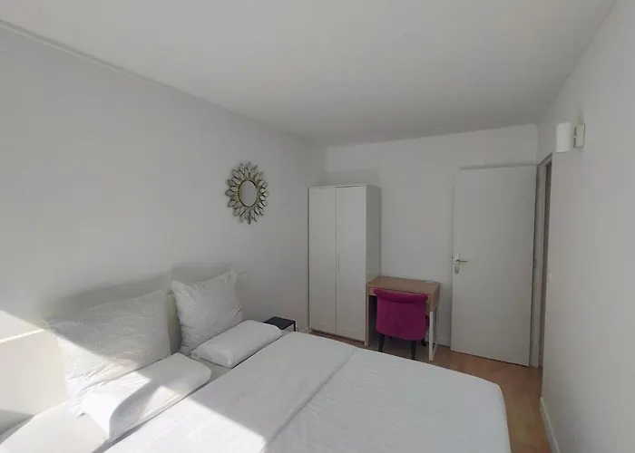 Lägenhet Cosy 2br La Defense, 10min Walk Metro Courbevoie