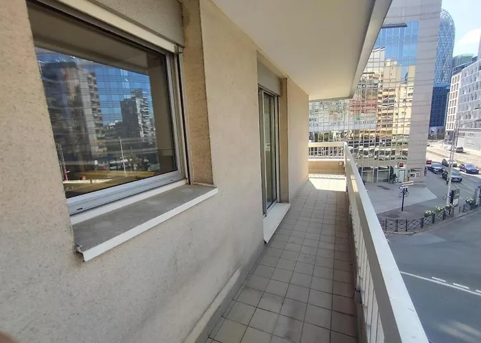 Cosy 2br La Defense, 10min Walk Metro Lägenhet