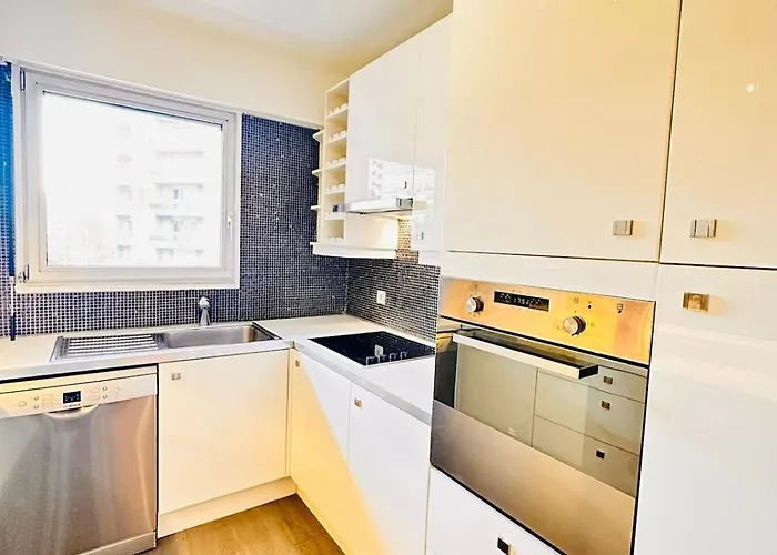 Lägenhet Cosy 2br La Defense, 10min Walk Metro *