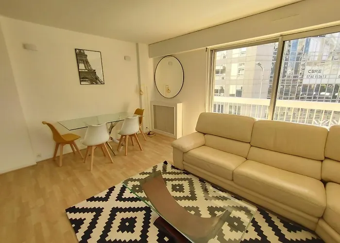 Cosy 2br La Defense, 10min Walk Metro *