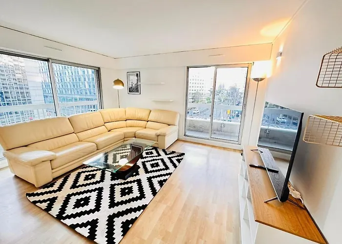 Cosy 2br La Defense, 10min Walk Metro * Courbevoie
