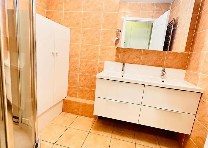 Cosy 2br La Defense, 10min Walk Metro * Courbevoie